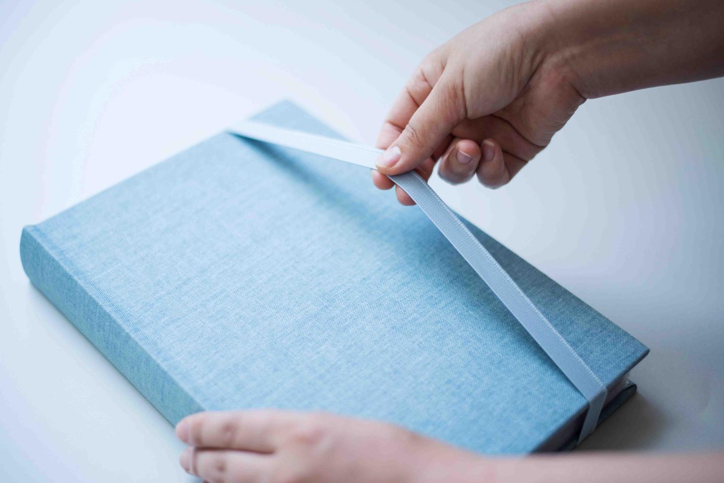 なんと本体にゴムバンドが付いている!