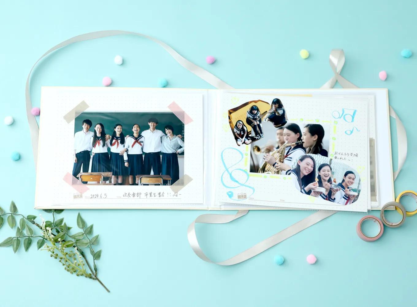 のりや両面テープで台紙に写真を貼りつけたら完成!ペンやシールでアレンジしても◎