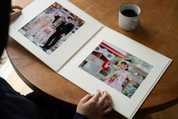 【スマホからも注文OK】大きな写真で残す特別な1枚。台紙セットで写真館クオリティに